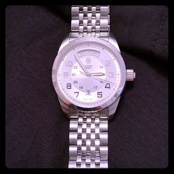Silver Swiss army watch victorinox ambassador